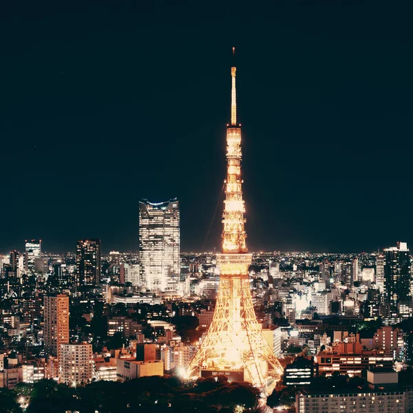 Токийская башня и городской пейзаж — стоковое фото