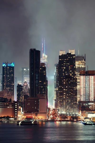 Ночная Skyline в центре Манхэттена — стоковое фото