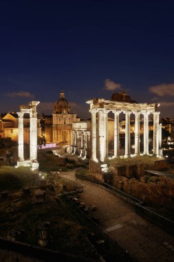 Roma Forumu kalıntıları ile