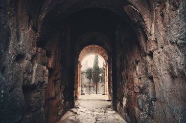 Kolezyum, Roma kemer