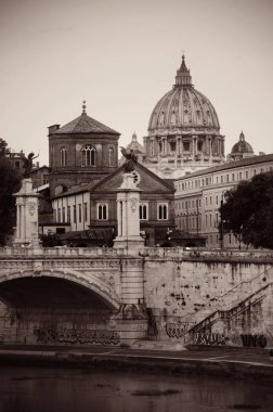 Tiber Nehri'nin ve St Peters Bazilikası