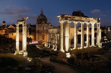 Roma Forumu kalıntıları ile