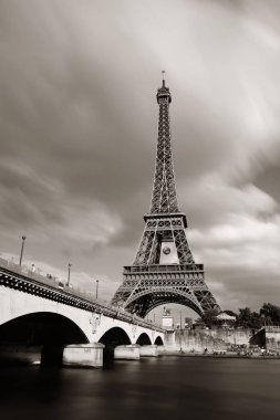 Eyfel Kulesi ve river seine