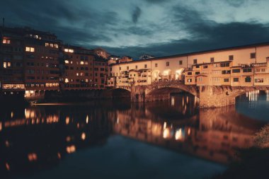 Arno Nehri üzerinde Ponte Vecchio