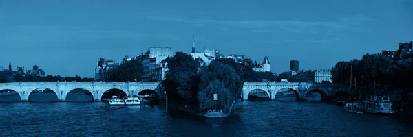 Floden Seine och historiska arkitektur — Stockfoto