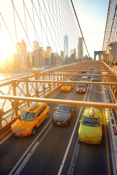 Ponte de Brooklyn com tráfego — Fotografia de Stock