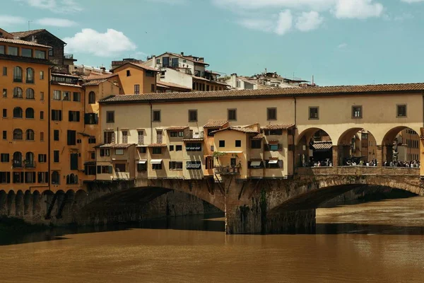 Ponte Vecchio über dem Arno — Stockfoto