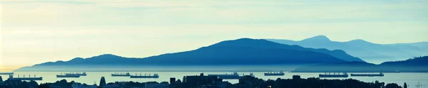 Mountains range silhouette — Stock Photo, Image