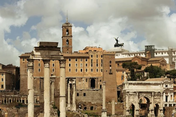 Foro de Roma con ruinas — Foto de Stock