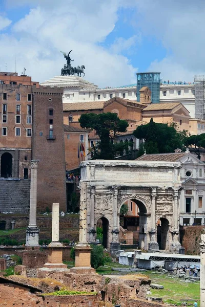 Foro de Roma con ruinas — Foto de Stock