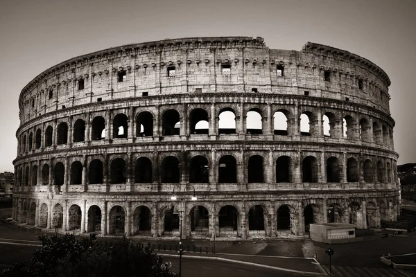 Coliseu em Roma à noite — Fotografia de Stock