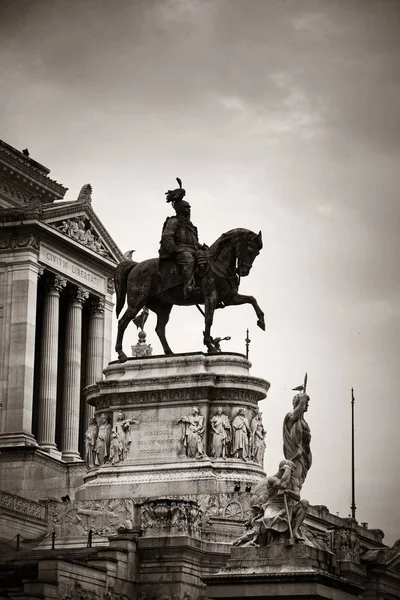 纪念碑维克托 · 伊曼纽尔二世 — 图库照片
