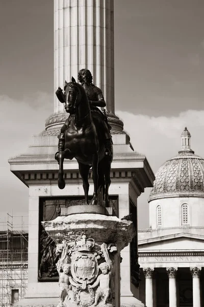 Trafalgar Square con columna de Nelsons —  Fotos de Stock
