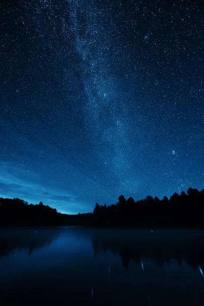Milky Way πάνω από Λίμνη — Φωτογραφία Αρχείου