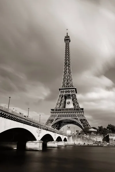 Torre Eiffel e Rio Sena — Fotografia de Stock