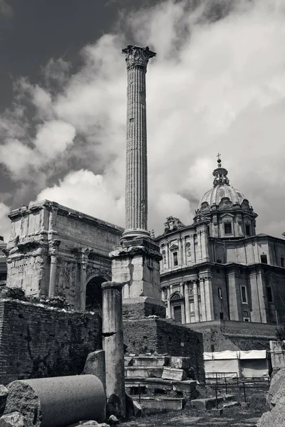 Forum de Rome avec ruines — Photo