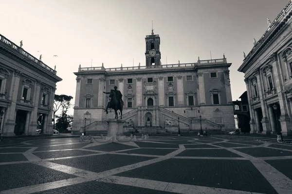 Piazza del Campidoglio con estatua — Foto de Stock