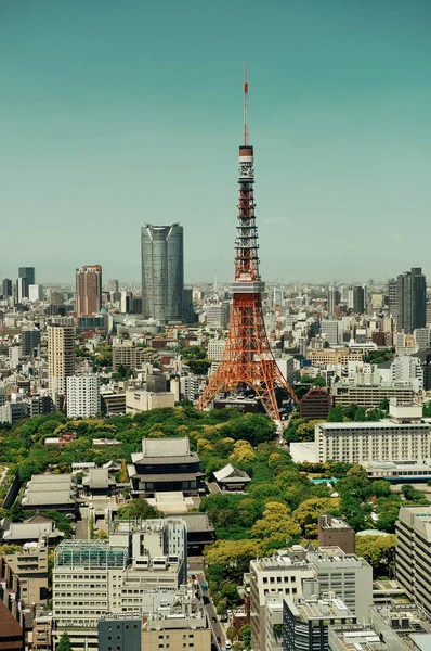Tokyo Tower and urban skyline — Stock Photo, Image