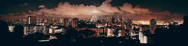 Singapore med stadsbyggnader — Stockfoto