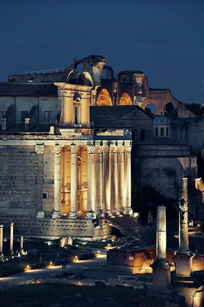 Римский форум с руинами — стоковое фото