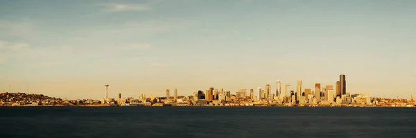 西雅图的日落天际线 — 图库照片