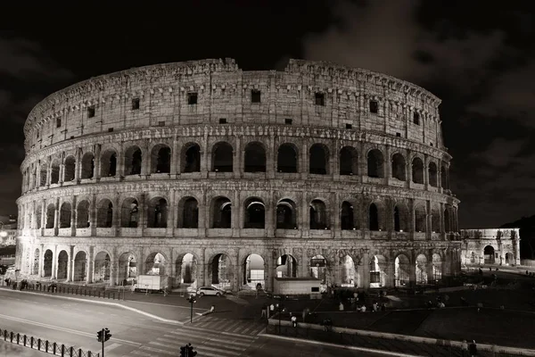 Colosseum i Rom på natten — Stockfoto