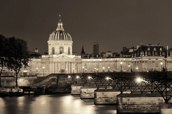 River Seine mit pont des arts — Stockfoto