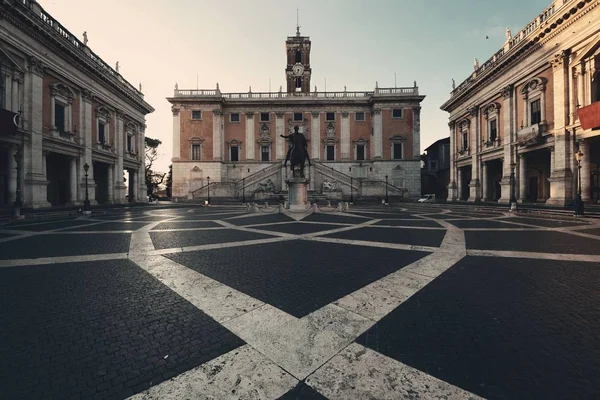 Piazza del Campidoglio com estátua — Fotografia de Stock