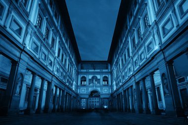 Uffizi Galerisi gece