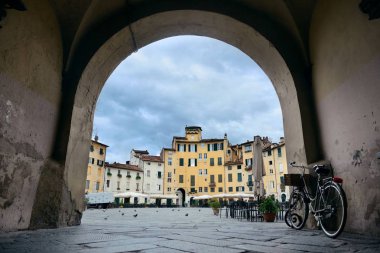 Piazza dell Anfiteatro Girişi