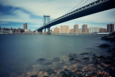 Manhattan Bridge, Merkez 