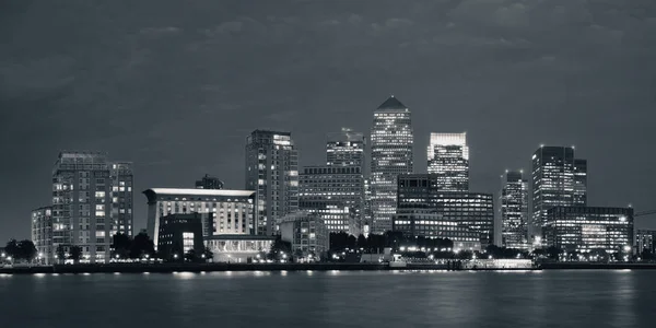 London Canary Wharf por la noche — Foto de Stock