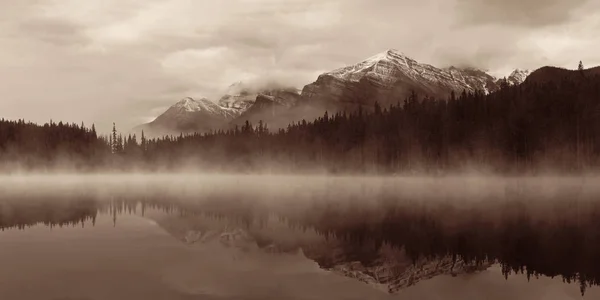 Sjön Herbert i Kanada — Stockfoto