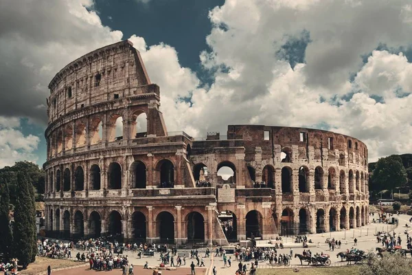 Antické Koloseum v Římě — Stock fotografie