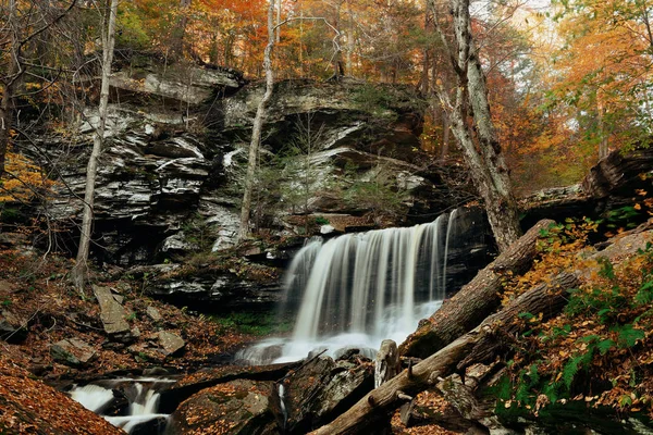 Cascate panoramiche di sutumn — Foto Stock