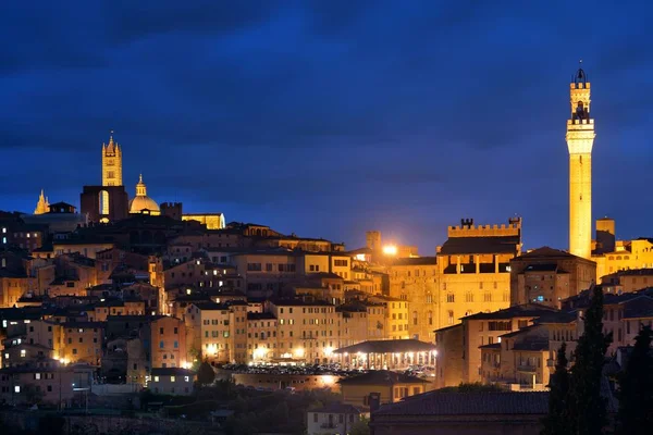 Středověké město Siena večer — Stock fotografie