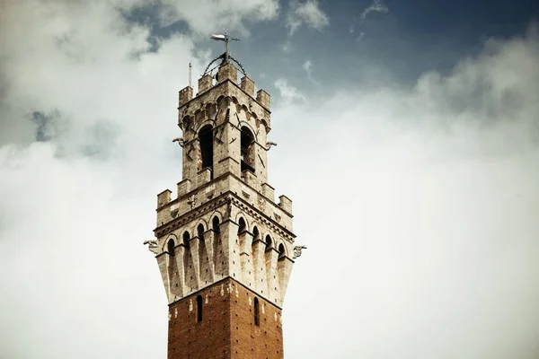 Rathaus-Glockenturm von Siena — Stockfoto