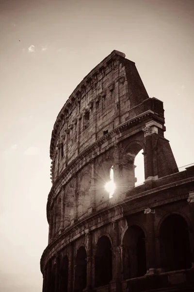 Coliseo antiguo en Roma —  Fotos de Stock