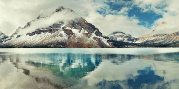 Bow lake in Canada — Stockfoto