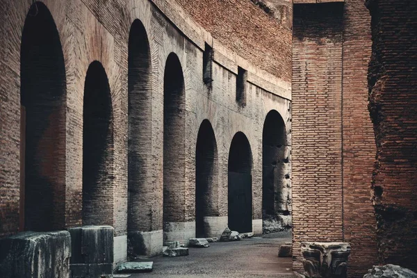 Античний Колізей в Римі — стокове фото