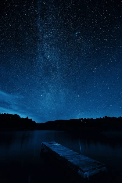 Maneira leitosa sobre o lago — Fotografia de Stock