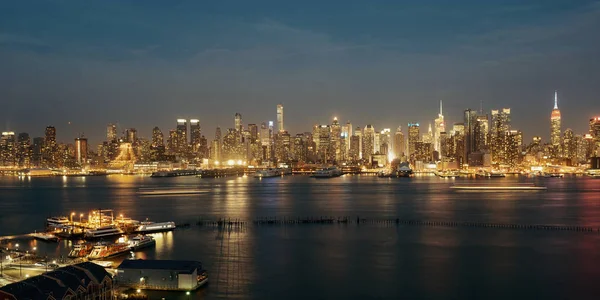 Midtown manzarası Hudson Nehri üzerinde — Stok fotoğraf