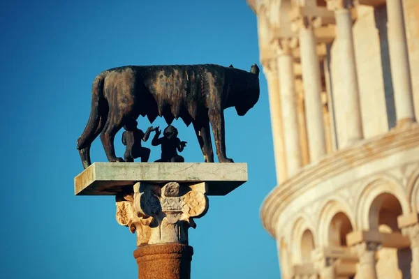 Torre pendente Lupo Capitolino a Pisa — Foto Stock