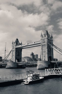 Londra 'daki kule köprüsü