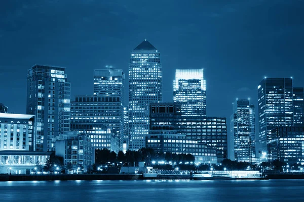 Londra Canary Wharf di notte — Foto Stock