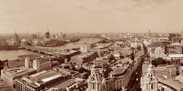 Utsikt over London by – stockfoto