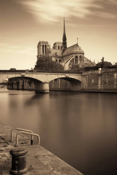 Uitzicht op de Seine rivier van Parijs — Stockfoto