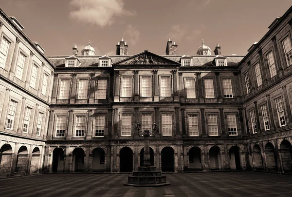 Palazzo di Holyroodhouse a Edimburgo — Foto Stock