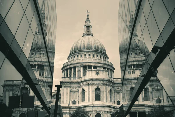 Собор Святого Павла в Лондоні. — стокове фото
