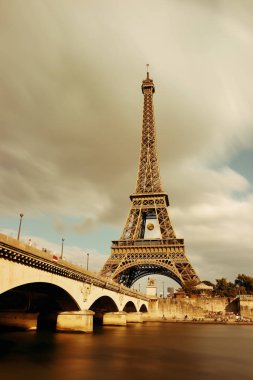 Paris 'teki Eyfel Kulesi